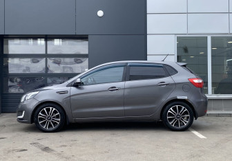Подержанный автомобиль Kia Rio Hatchback 2013 года (8 фото)