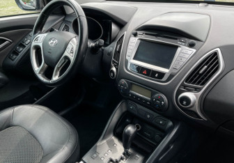 Подержанный автомобиль Hyundai ix35 2011 года (9 фото)
