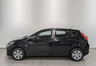 Подержанный автомобиль Hyundai Solaris Hatchback 2015 года (8 фото)