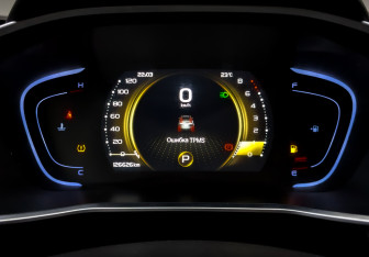 Подержанный автомобиль Geely Coolray 2022 года (13 фото)