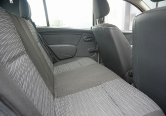 Подержанный автомобиль Renault Sandero 2010 года (9 фото)