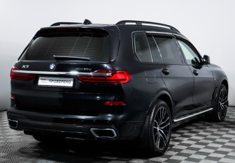 Подержанный автомобиль BMW X7 2019 года (5 фото)
