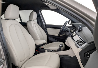 Подержанный автомобиль BMW X1 2022 года (23 фото)