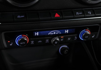 Подержанный автомобиль Audi A3 Sedan 2017 года (15 фото)