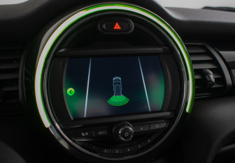 Подержанный автомобиль MINI Hatch 2018 года (13 фото)