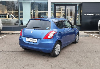 Подержанный автомобиль Suzuki Swift Hatchback 2015 года (5 фото)
