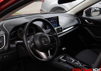 Подержанный автомобиль Mazda 3 Hatchback 2015 года (10 фото)
