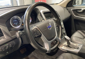 Подержанный автомобиль Volvo XC60 2012 года (13 фото)
