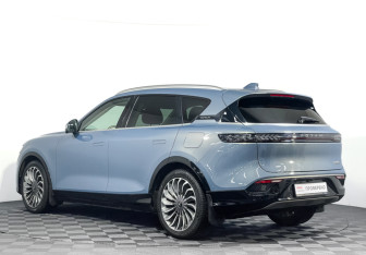 Подержанный автомобиль Voyah Free 2023 года (7 фото)