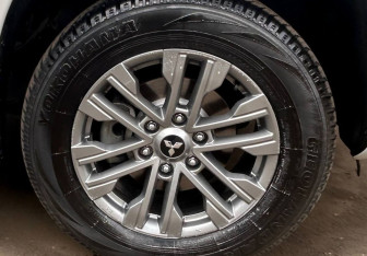Подержанный автомобиль Mitsubishi Pajero Sport 2021 года (14 фото)