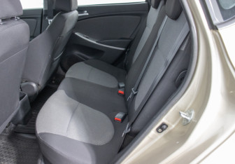 Подержанный автомобиль Hyundai Solaris Hatchback 2011 года (11 фото)