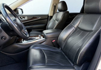 Подержанный автомобиль Infiniti QX60 2017 года (10 фото)