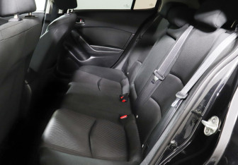 Подержанный автомобиль Mazda 3 Hatchback 2013 года (10 фото)