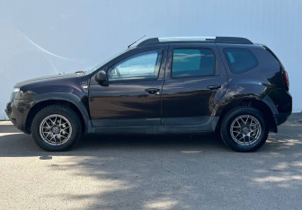 Подержанный автомобиль Renault Duster 2014 года (8 фото)