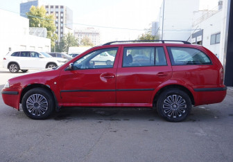 Подержанный автомобиль Skoda Octavia Wagon 2007 года (8 фото)