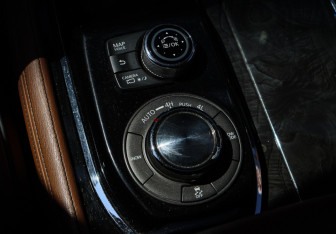 Подержанный автомобиль Infiniti QX80 2020 года (27 фото)