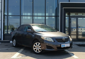 Подержанный автомобиль Toyota Corolla Sedan 2008 года (3 фото)
