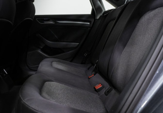 Подержанный автомобиль Audi A3 Sedan 2017 года (10 фото)