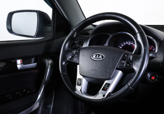Подержанный автомобиль Kia Sorento 2010 года (14 фото)