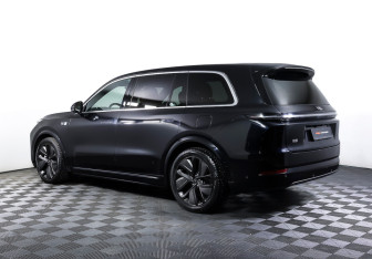 Подержанный автомобиль LiXiang L9 2023 года (7 фото)