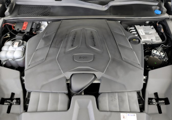 Подержанный автомобиль Porsche Cayenne 2023 года (9 фото)