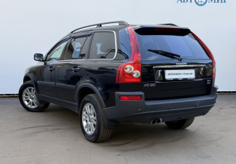 Подержанный автомобиль Volvo XC90 2005 года (7 фото)