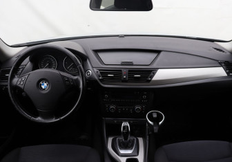 Подержанный автомобиль BMW X1 2014 года (13 фото)