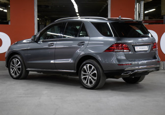 Подержанный автомобиль Mercedes-Benz GLE 2017 года (7 фото)
