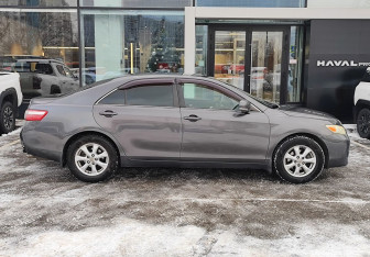 Подержанный автомобиль Toyota Camry Sedan 2011 года (4 фото)