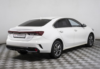 Подержанный автомобиль Kia K3 Sedan 2024 года (5 фото)