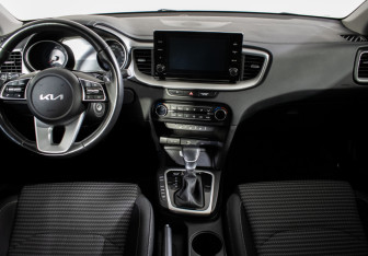 Подержанный автомобиль Kia Ceed Hatchback 2022 года (11 фото)