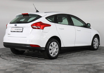 Подержанный автомобиль Ford Focus Hatchback 2018 года (5 фото)