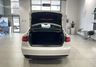 Подержанный автомобиль Audi A4 Sedan 2013 года (7 фото)