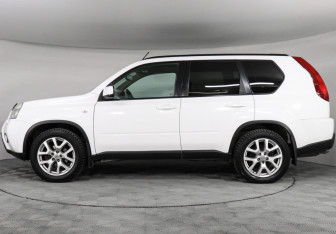Подержанный автомобиль Nissan X-Trail 2011 года (8 фото)