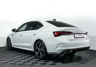 Подержанный автомобиль Skoda Octavia Liftback 2023 года (7 фото)