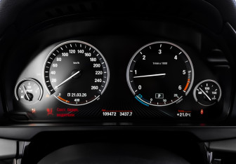 Подержанный автомобиль BMW X6 2015 года (16 фото)