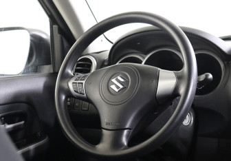 Подержанный автомобиль Suzuki Grand Vitara 2014 года (10 фото)