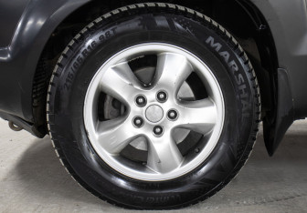 Подержанный автомобиль Hyundai Tucson 2005 года (22 фото)