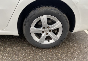 Подержанный автомобиль Peugeot 508 Sedan 2012 года (10 фото)