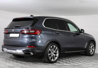 Подержанный автомобиль BMW X5 2019 года (2 фото)