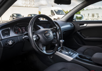 Подержанный автомобиль Audi A4 Sedan 2013 года (9 фото)