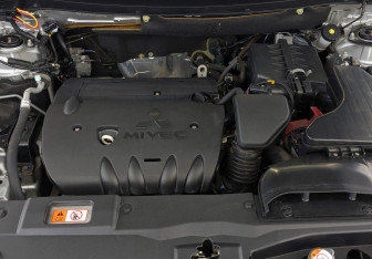 Подержанный автомобиль Mitsubishi Outlander 2016 года (9 фото)