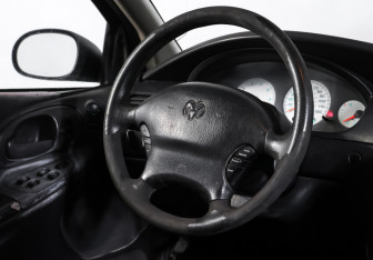 Подержанный автомобиль Dodge Intrepid 2000 года (16 фото)