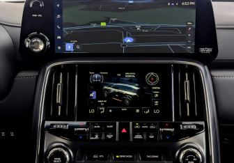 Подержанный автомобиль Lexus LX 2024 года (15 фото)