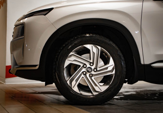 Подержанный автомобиль Hyundai Santa Fe 2022 года (36 фото)