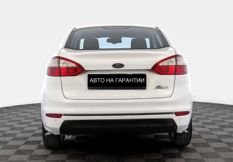 Подержанный автомобиль Ford Fiesta Sedan 2015 года (4 фото)