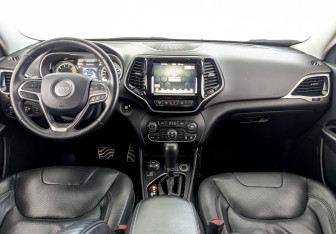 Подержанный автомобиль Jeep Cherokee 2018 года (14 фото)
