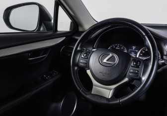 Подержанный автомобиль Lexus NX 2015 года (13 фото)