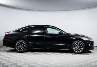 Подержанный автомобиль Hyundai Sonata 2021 года (4 фото)