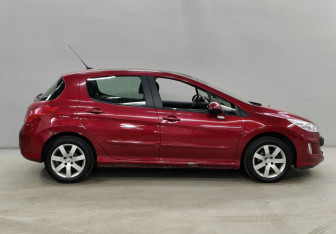 Подержанный автомобиль Peugeot 308 Hatchback 2008 года (4 фото)
